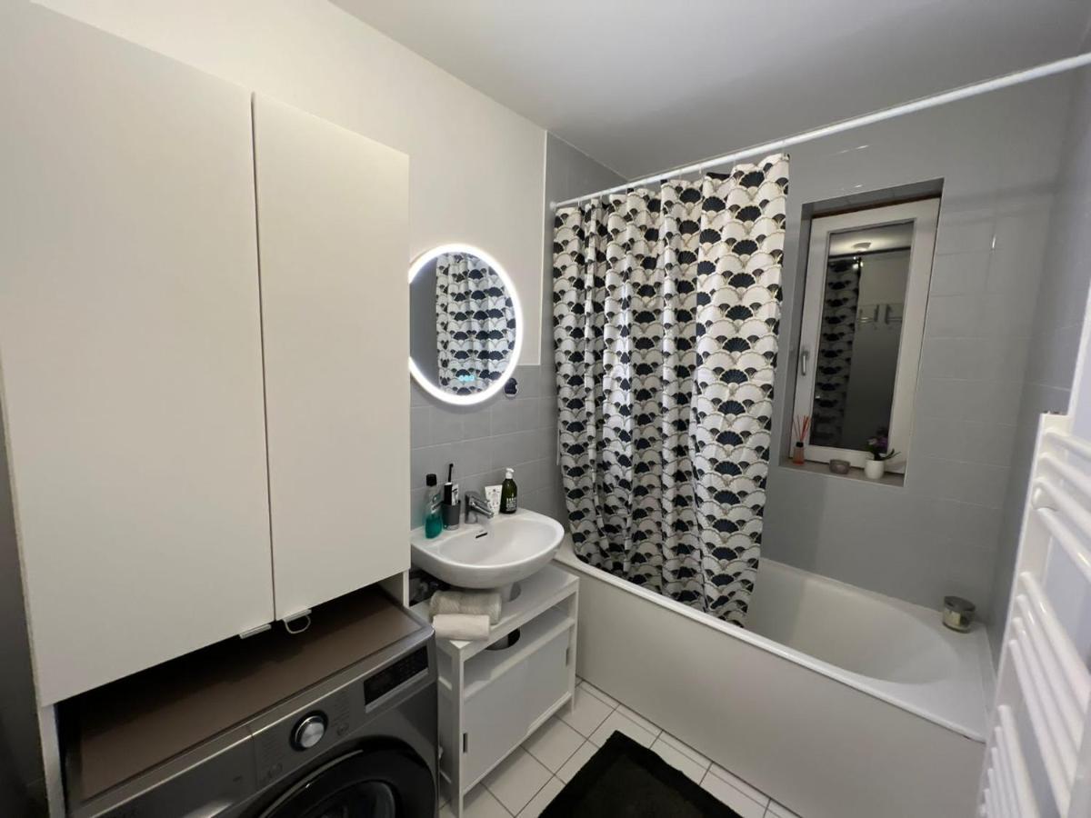 Entire Apartment With Terrace Paris Eksteriør bilde
